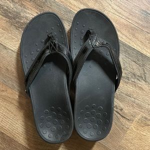 Vionic High Tide Sandals Women's 10 Black Slip On Wedge Support Thong Flip Flops